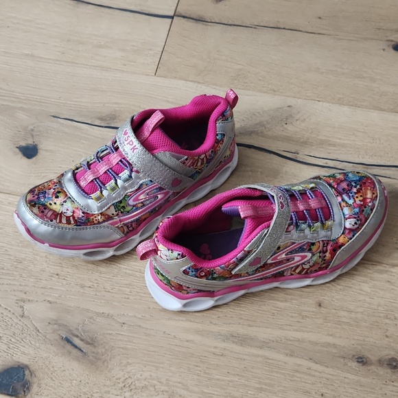 Size 2.5 girls light up sneakers and size 3 light up sketcher sandals - Picture 4 of 4